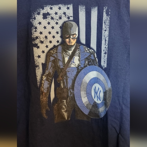 Captain America New York Yankees Graphic T-Shirt - Picture 3 of 4